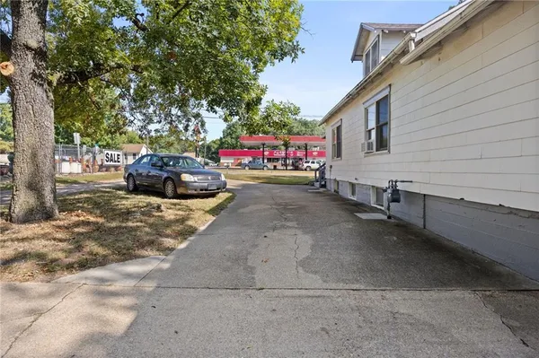 $194,500 | 104 East 4th Street, Stover, MO 65078