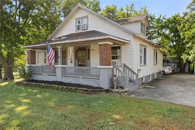 $194,500 | 104 East 4th Street, Stover, MO 65078