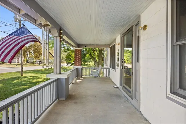 $194,500 | 104 East 4th Street, Stover, MO 65078