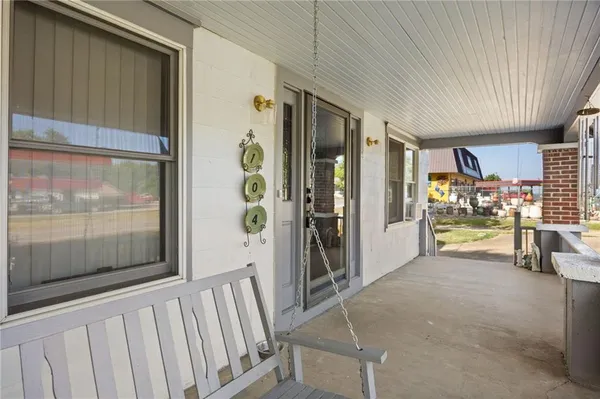 $194,500 | 104 East 4th Street, Stover, MO 65078