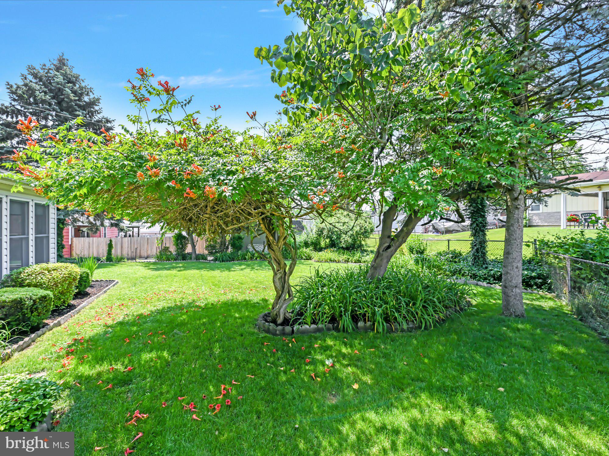81 Arnold Road Enola, PA 17025 - Photo 23 of 25 Beautiful Landscaping