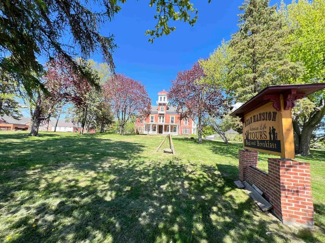 $575,000 | 11373 Highway 20, Galena, IL 61036