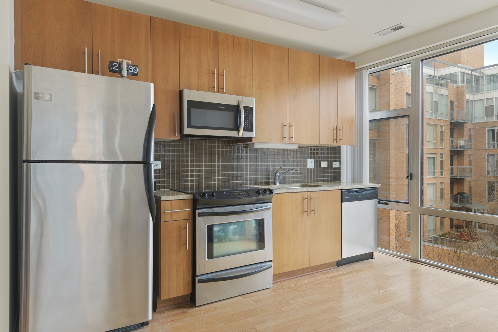 1740 Oak Avenue, Unit 508 Evanston, IL 60201 - Photo 3 of 7