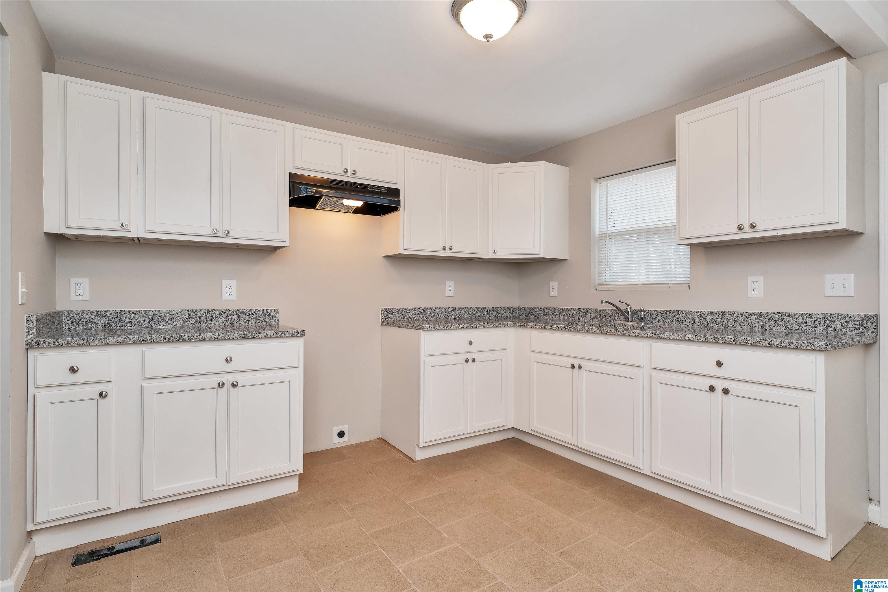 1632 Sunset Avenue Gardendale, AL 35071 - Photo 3 of 10