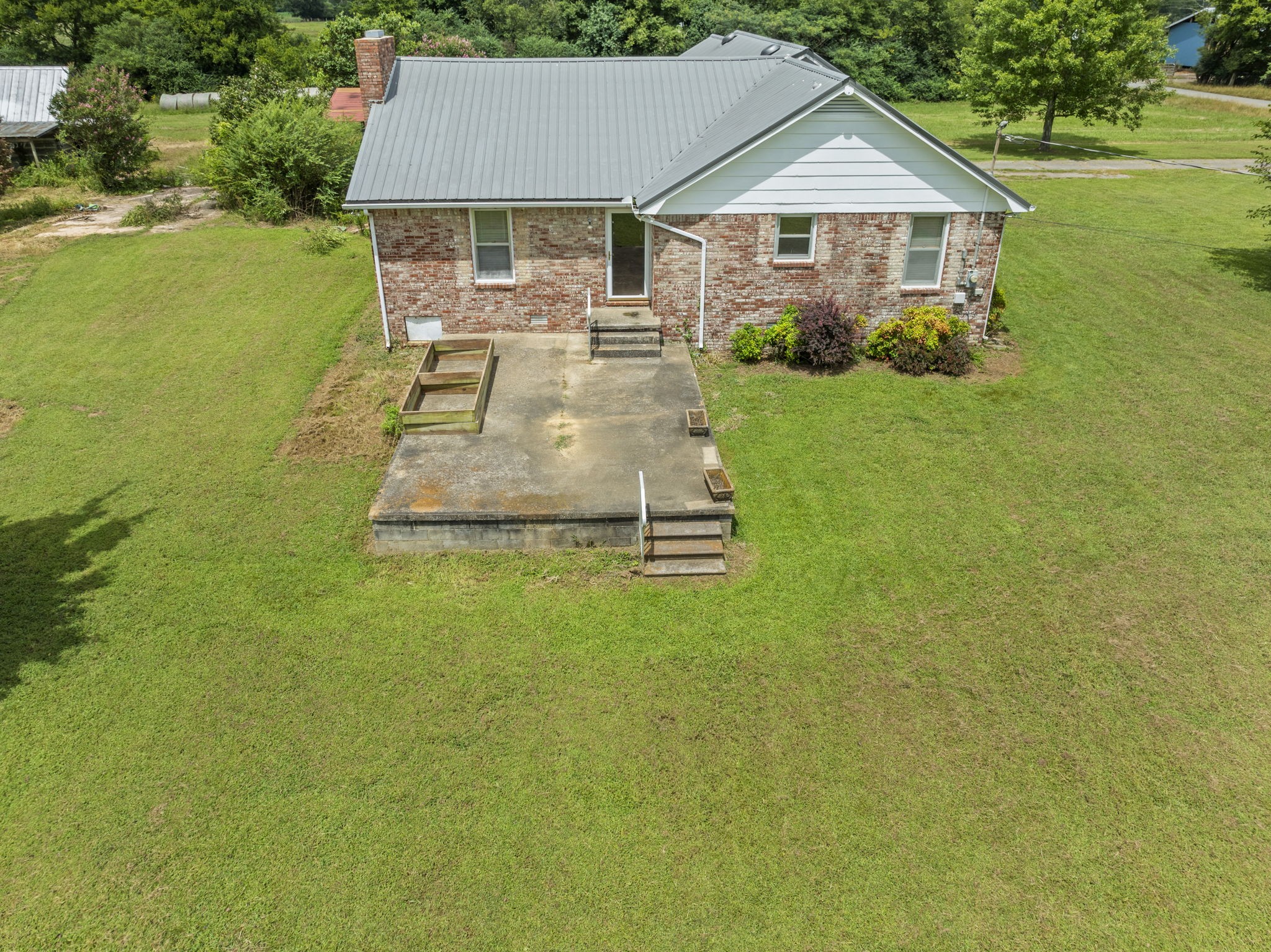 161 Stewarts Chapel Road Flintville, TN 37335 - Photo 4 of 39 a front view of a house with garden