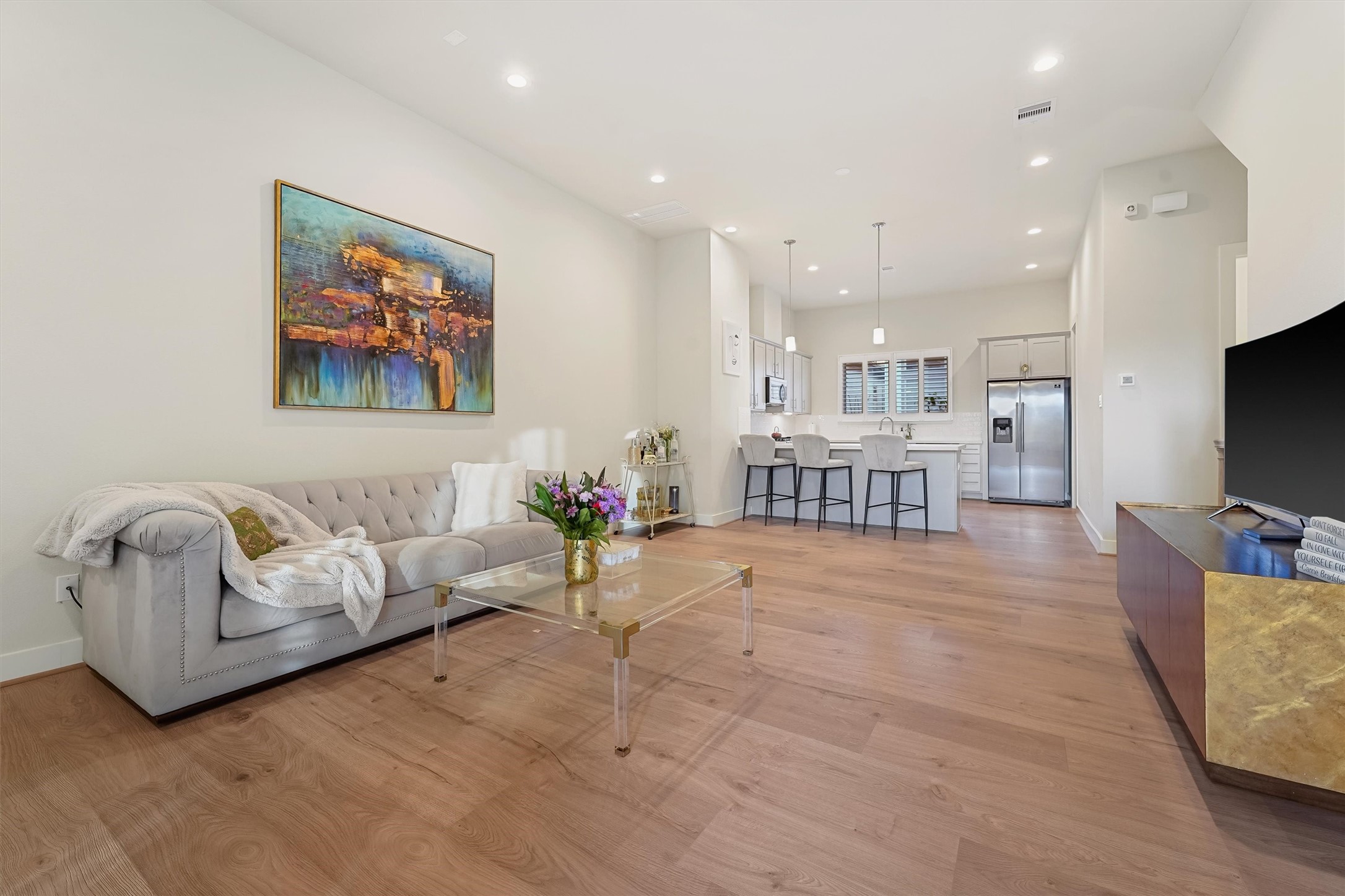 5209 Allen Street, Unit I Houston, TX 77007 - Photo 8 of 19 Living room - open space concept - 2nd floor