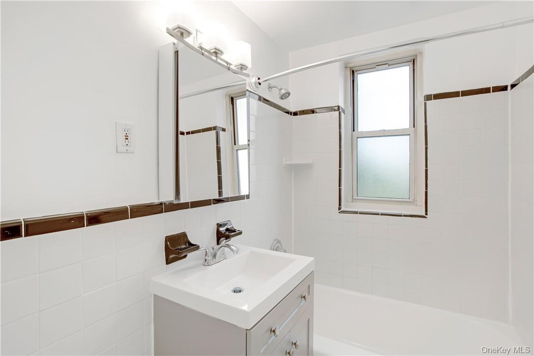 730 Pelham Road, Unit 3D New Rochelle, NY 10805 - Photo 13 of 21 Gallery Image 13