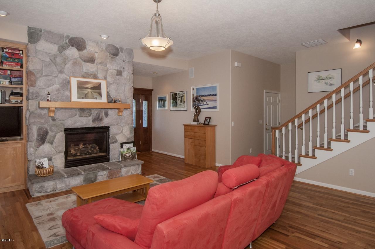 450 Edgewater Depoe Bay, OR 97341 - Photo 7 of 51 Gas fireplace