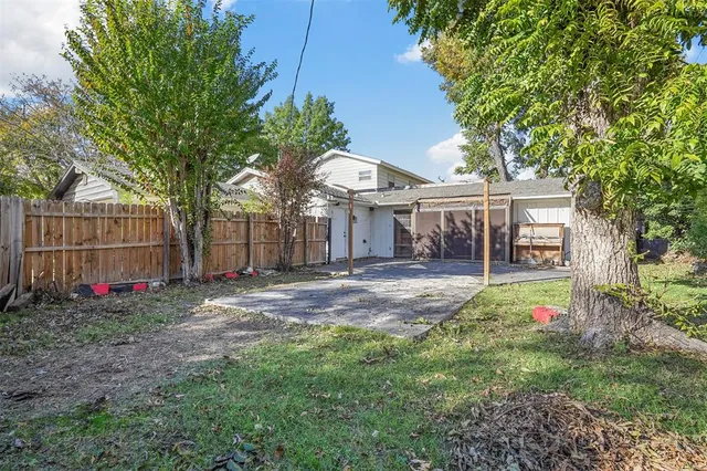 $299,500 | 721 Thompson Drive, Saginaw, TX 76179