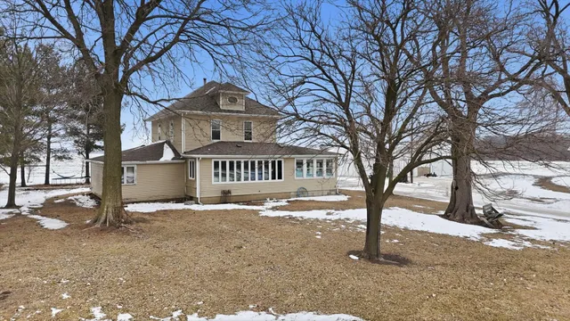 $320,000 | 422 East 600 North Road, Buckley, IL 60918