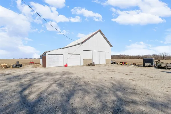 a view of a house with backyard