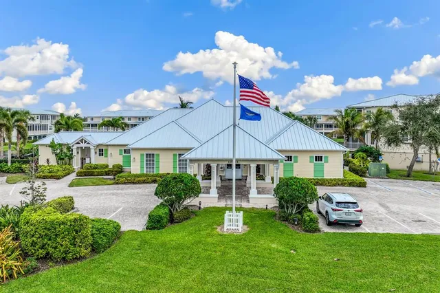 $450,000 | 10301 Coral Landings Lane, Unit 6, Placida, FL 33946