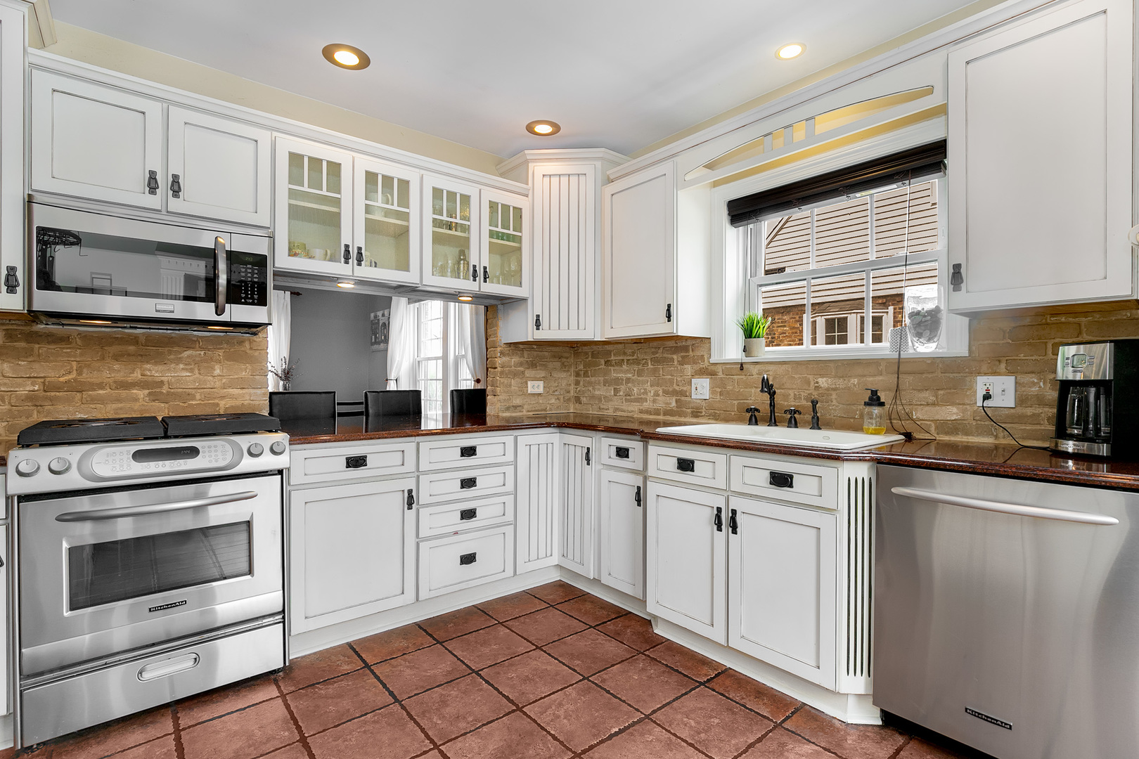 700 Selborne Road Riverside, IL 60546 - Photo 15 of 38
