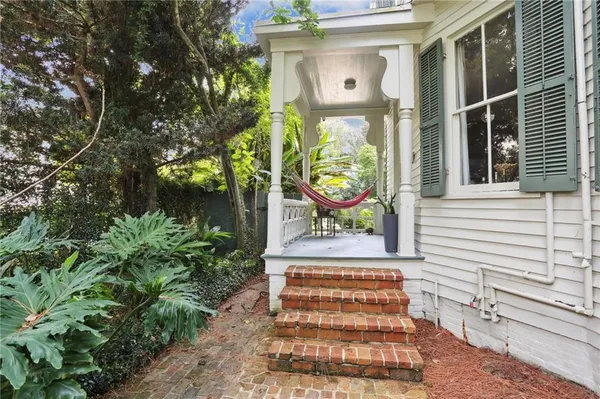 $1,949,000 | 5360 Chestnut Street, New Orleans, LA 70115