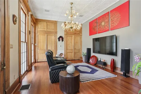 $1,995,000 | 5360 Chestnut Street, New Orleans, LA 70115