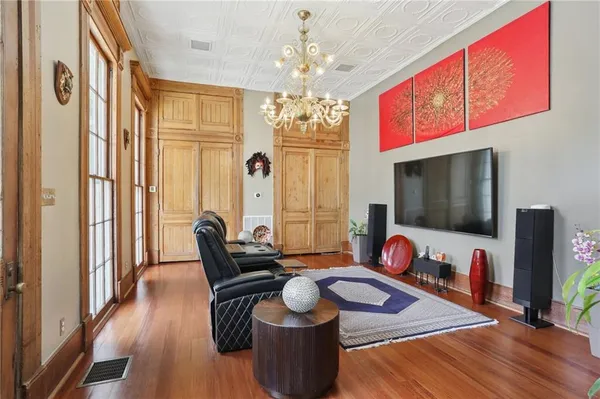 $1,949,000 | 5360 Chestnut Street, New Orleans, LA 70115