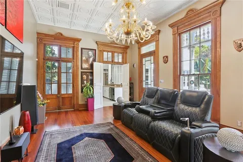 $1,995,000 | 5360 Chestnut Street, New Orleans, LA 70115