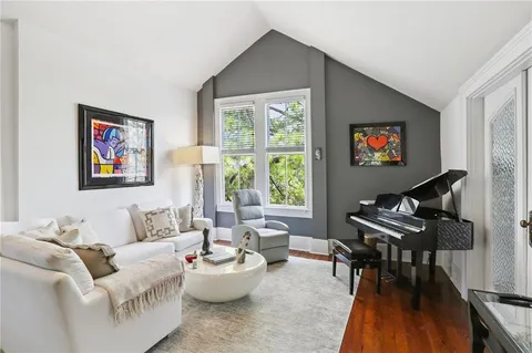$1,995,000 | 5360 Chestnut Street, New Orleans, LA 70115