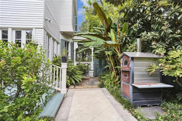 $1,949,000 | 5360 Chestnut Street, New Orleans, LA 70115