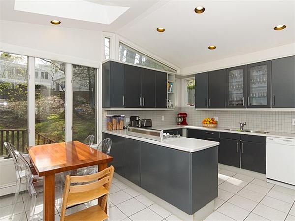 262 Arnold Road Newton, MA 02459 - Photo 4 of 11 Gallery Image 4
