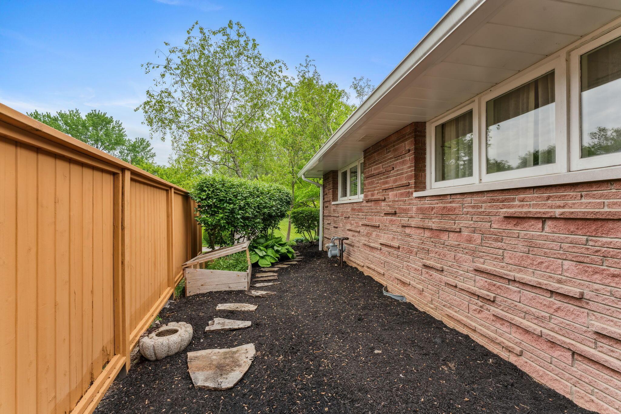 2579 Middlesex Road Upper Arlington, OH 43220 - Photo 73 of 92 Walkway to Side of Home
