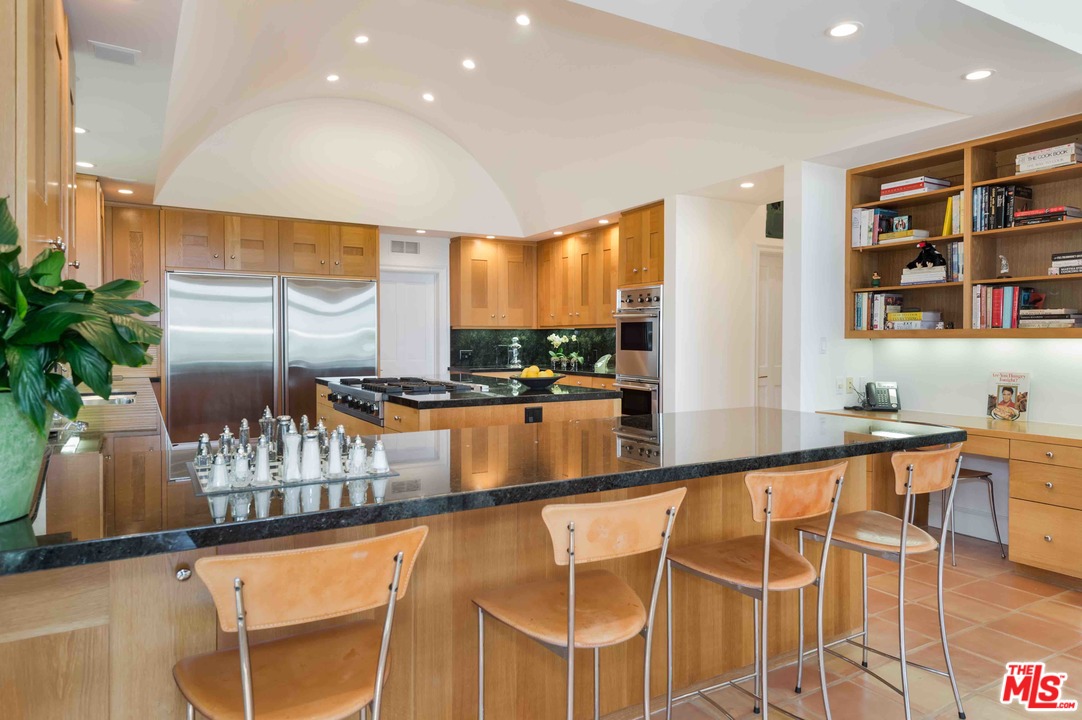 12020 Chalon Road Los Angeles, CA 90049 - Photo 14 of 54 Gallery Image 14
