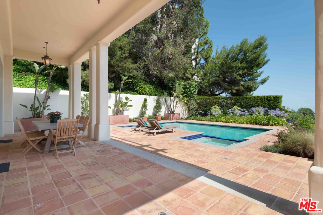 12020 Chalon Road Los Angeles, CA 90049 - Photo 22 of 54 Gallery Image 22