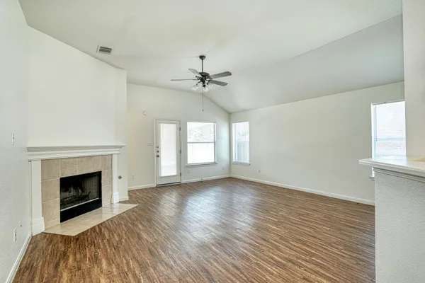 $1,950 | 1020 Downridge Drive, Leander, TX 78641