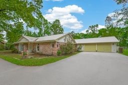 2 Magnolia Lane Huffman, TX 77336 - Photo 3 of 19