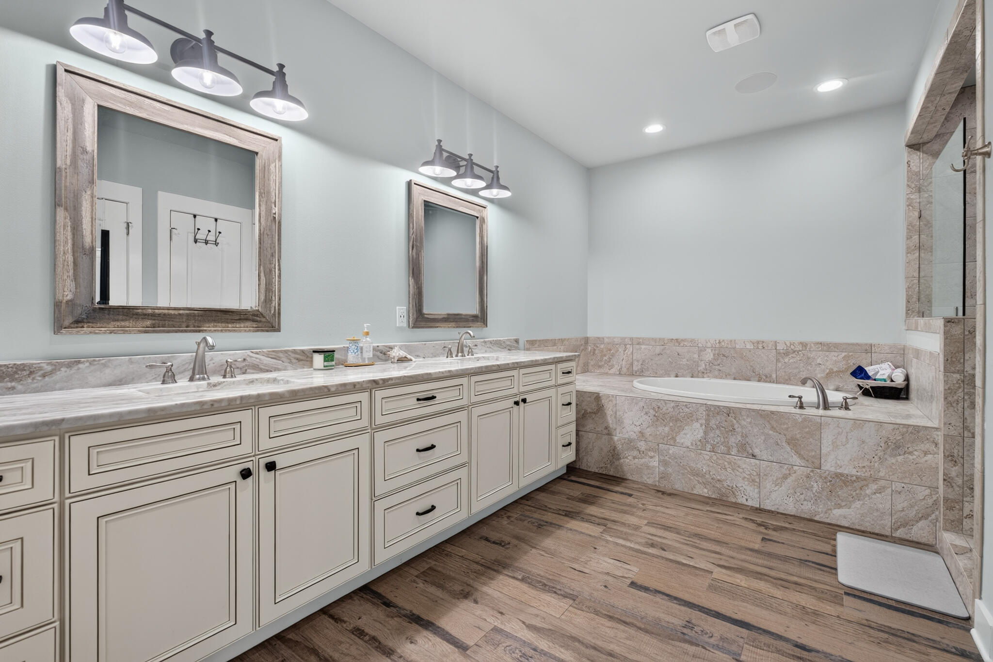 995 Airport Road, Unit 1 Destin, FL 32541 - Photo 38 of 62 Primary Bathroom