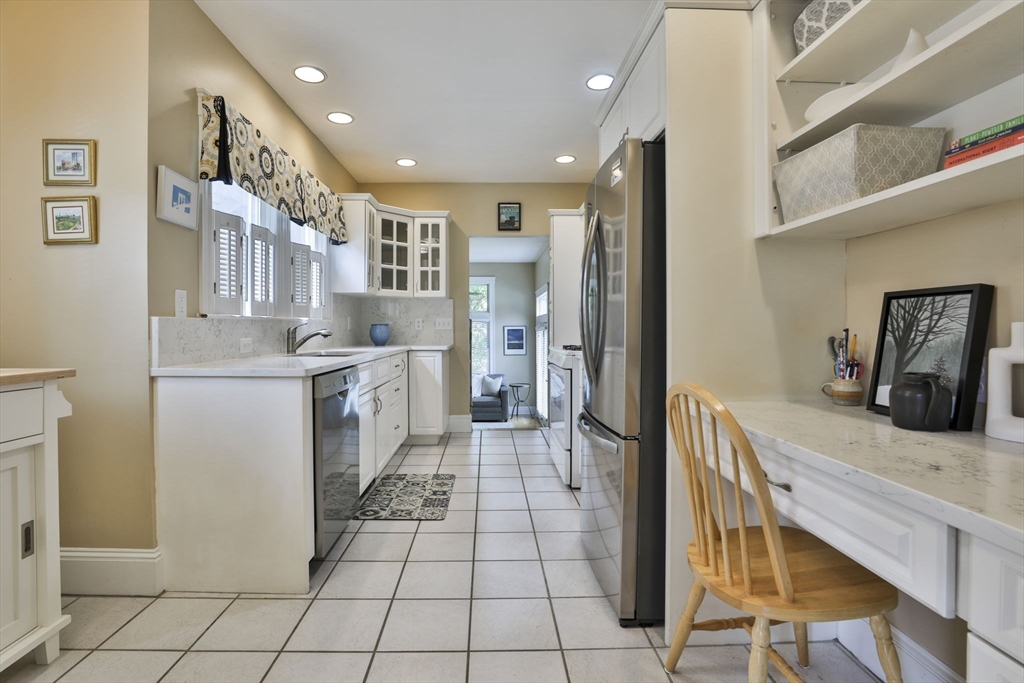 75 Howe Street Milton, MA 02186 - Photo 5 of 22 Gallery Image 5