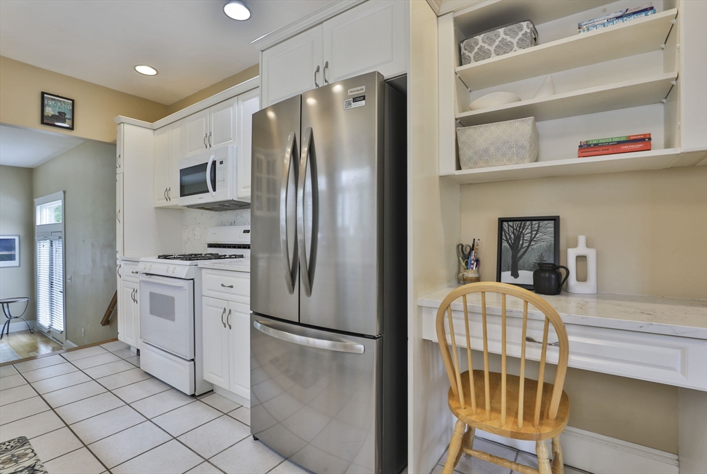 75 Howe Street Milton, MA 02186 - Photo 6 of 22 Gallery Image 6