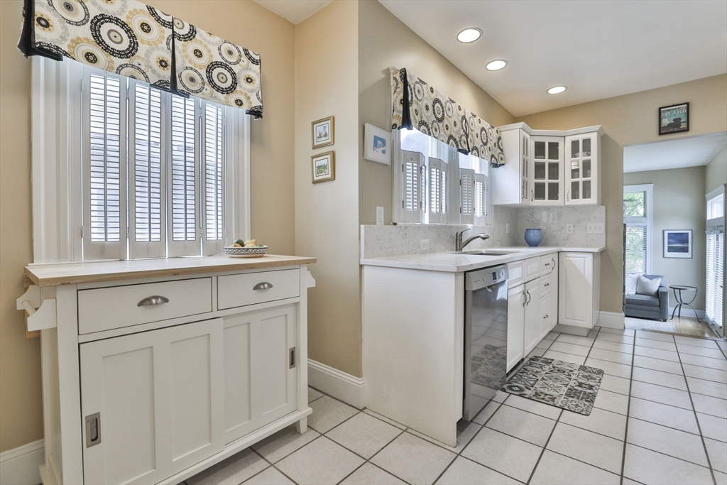 75 Howe Street Milton, MA 02186 - Photo 7 of 22 Gallery Image 7