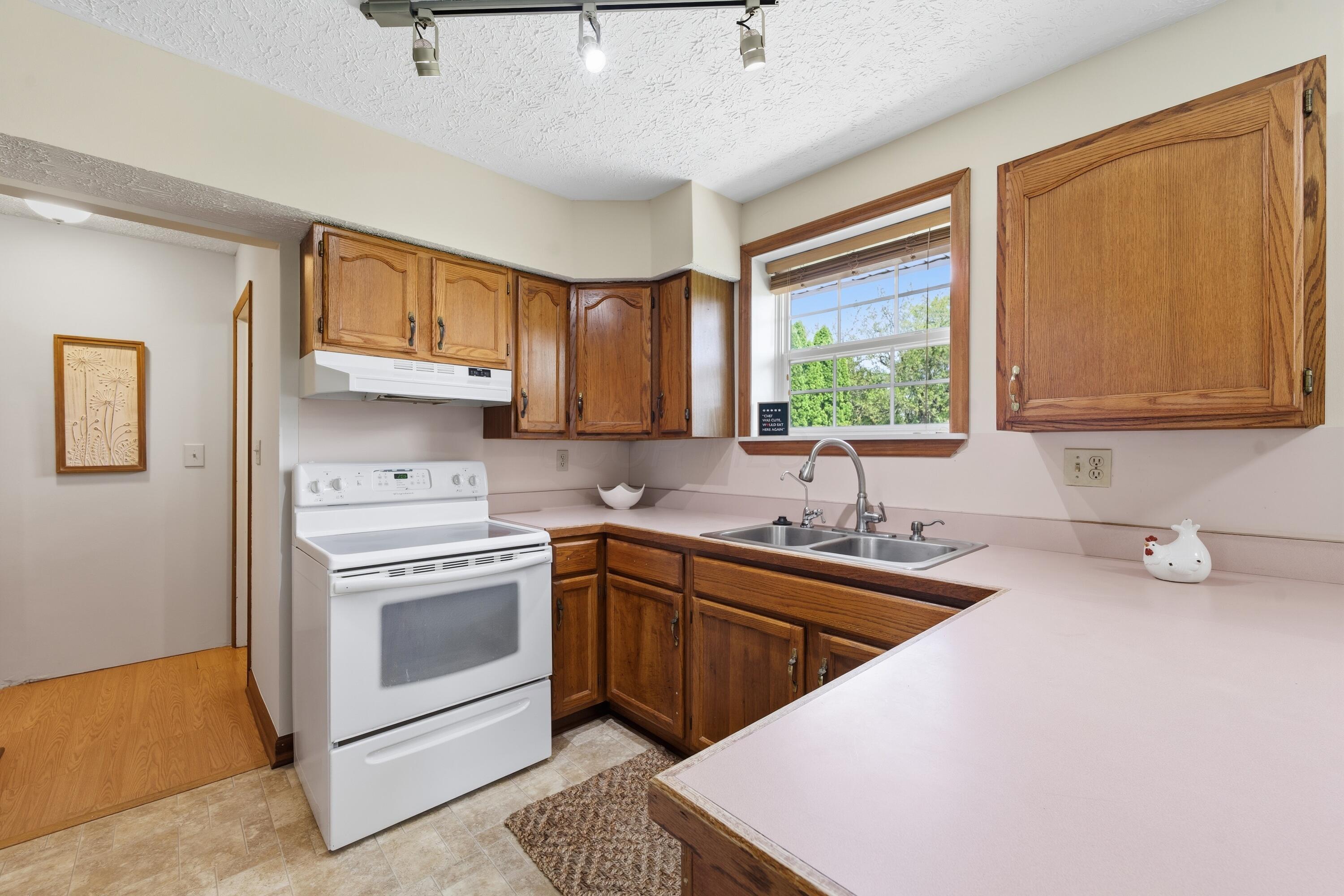 4900 Cosgray Road Hilliard, OH 43026 - Photo 11 of 26 Kitchen1