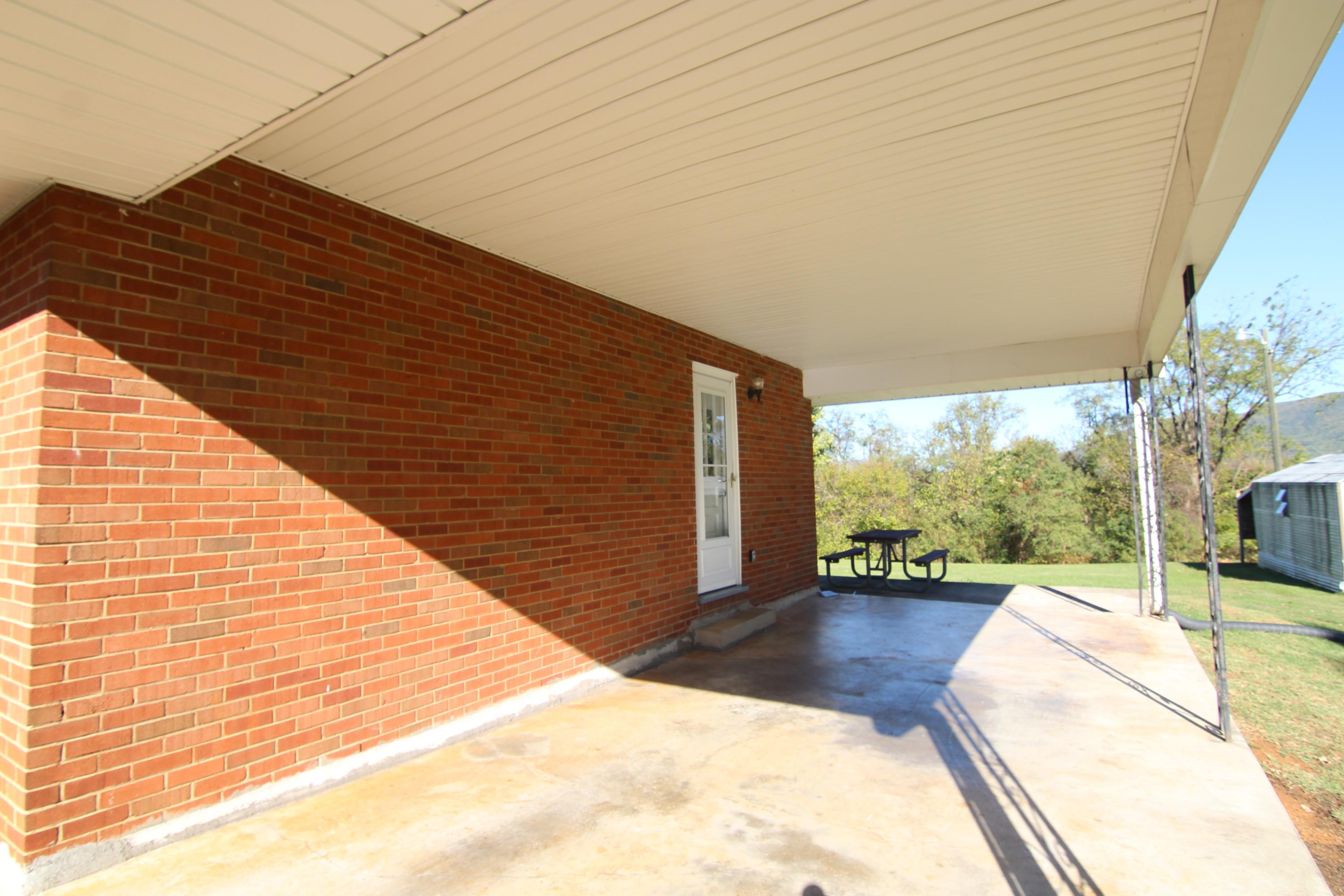 5203 Florist Road Roanoke, VA 24012 - Photo 4 of 23 IMG_6334
