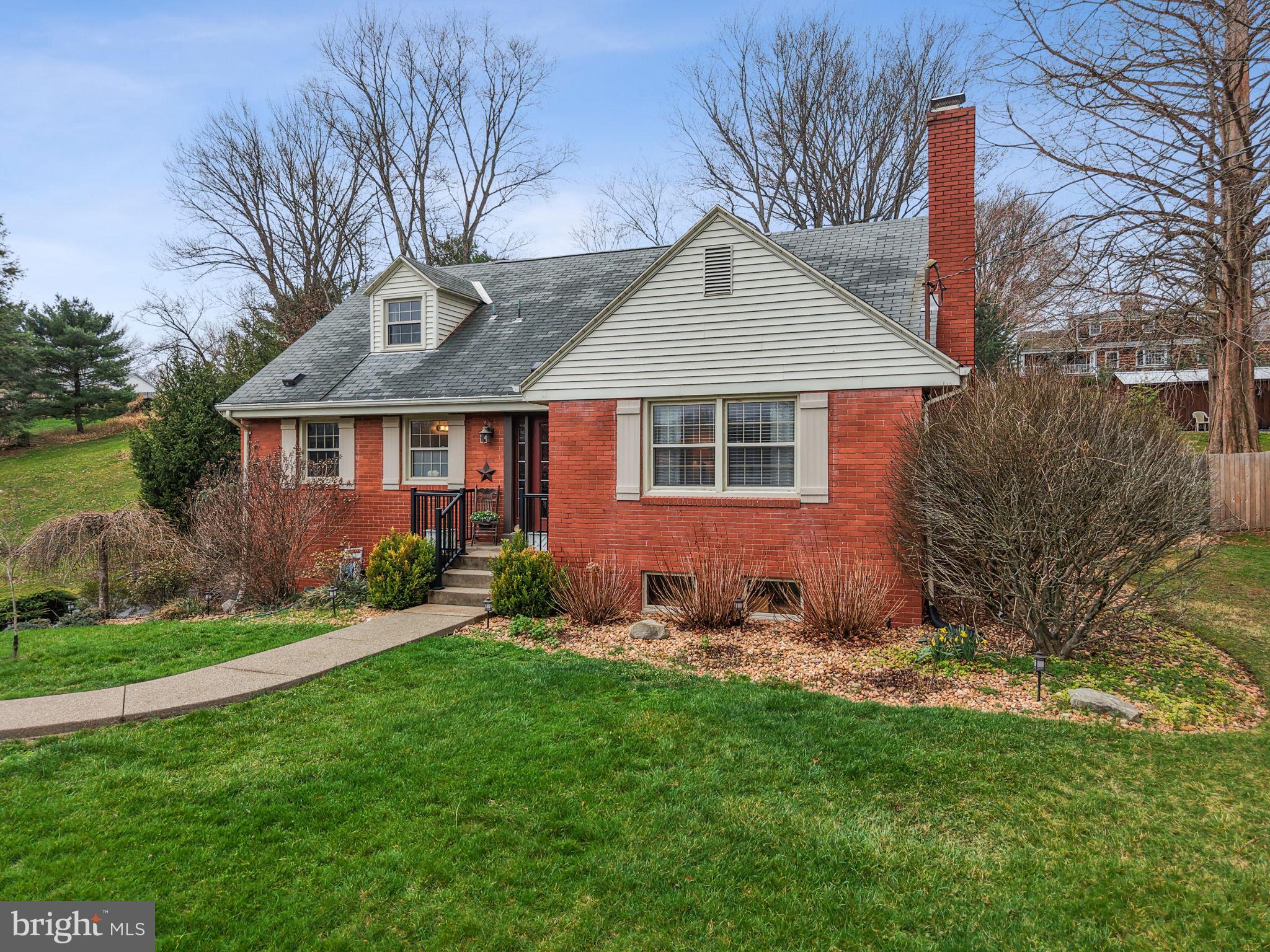 223 Ridgeview Drive Venetia, PA 15367 - Photo 3 of 39 Gallery Image 3