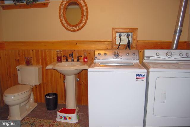 722 Loblolly Lane Reading, PA 19607 - Photo 15 of 30 Laundry room / half bath