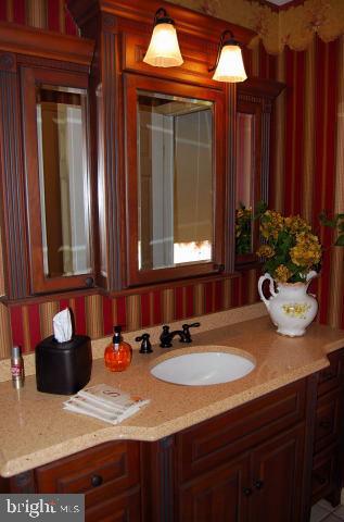 722 Loblolly Lane Reading, PA 19607 - Photo 20 of 30 Hall bath