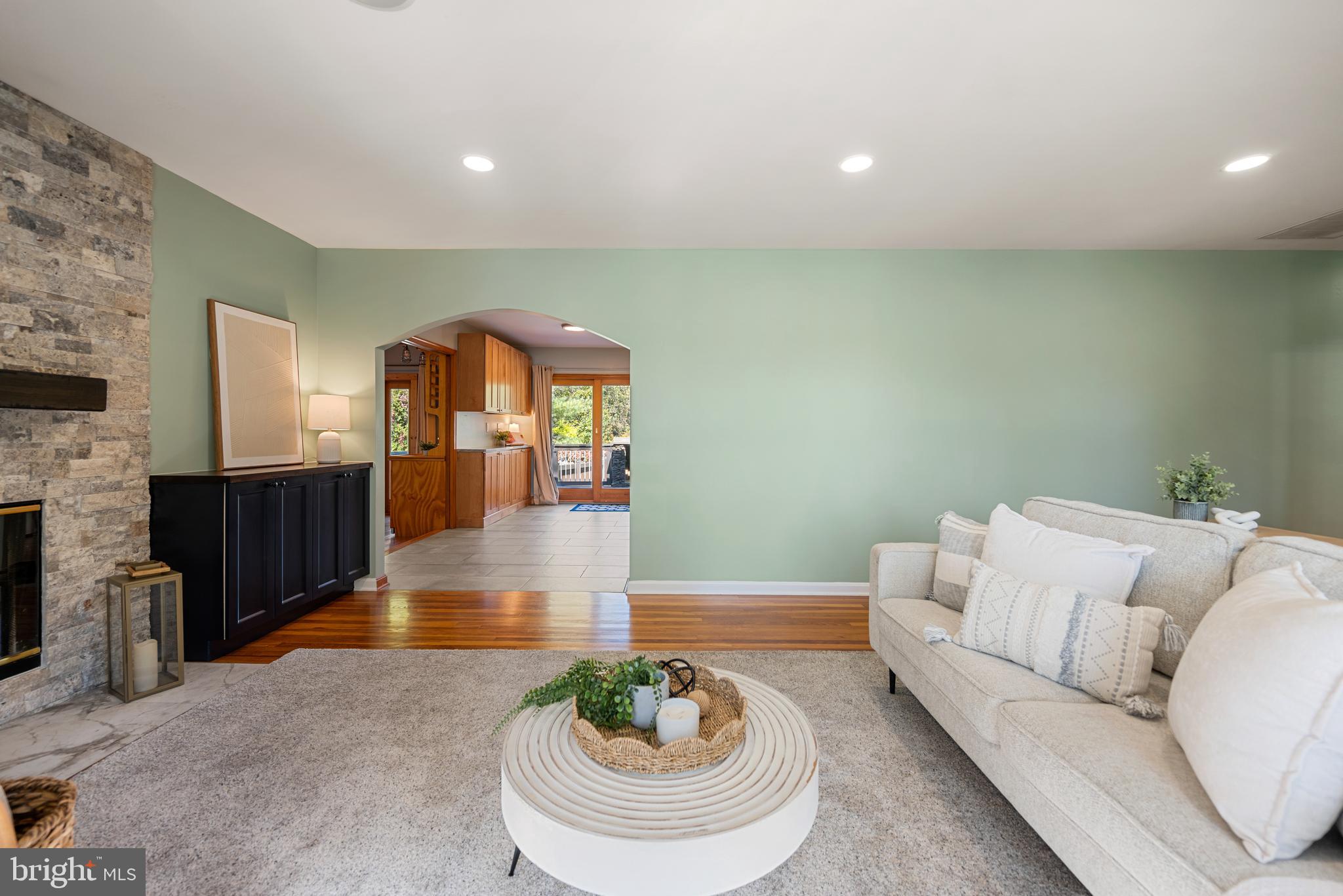 1114 Bay Ridge Road Annapolis, MD 21403 - Photo 10 of 71 Light-Filled Living Room