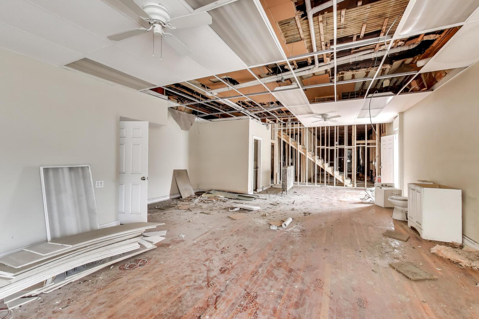 4157 West 26th Street Chicago, IL 60623 - Photo 6 of 23 a view of a garage