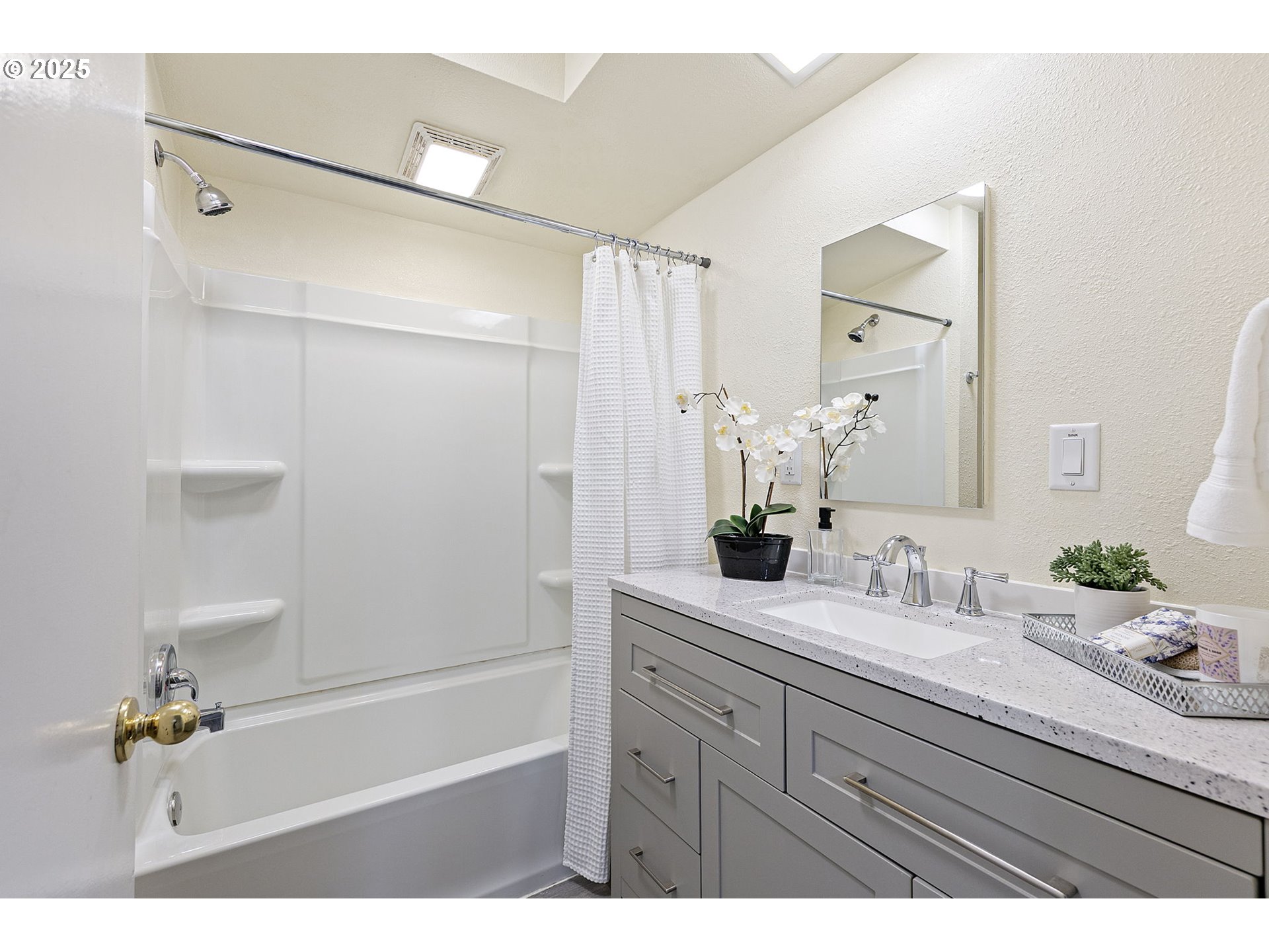 325 Water Street Springfield, OR 97477 - Photo 19 of 48 a bathroom with a granite countertop sink a mirror and a bathtub