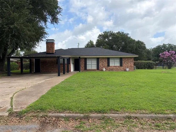 $169,500 | 1027 East Evergreen Street, Mexia, TX 76667