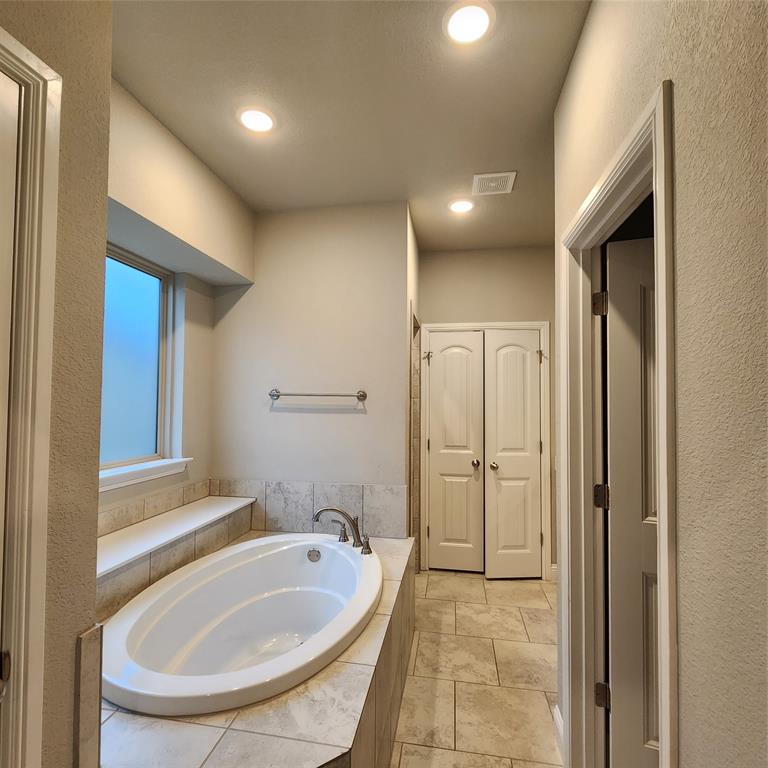 136 Spring Run Drive Decatur, TX 76234 - Photo 12 of 16