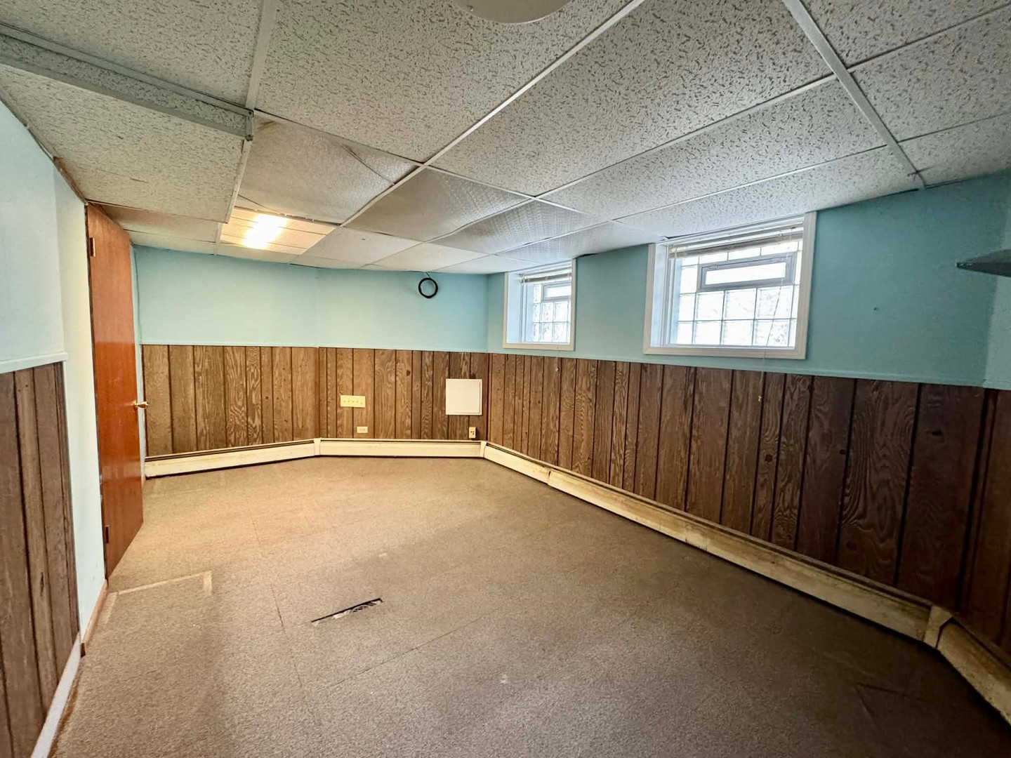 5437 North Linder Avenue Chicago, IL 60630 - Photo 18 of 28 a view of an empty room with a window