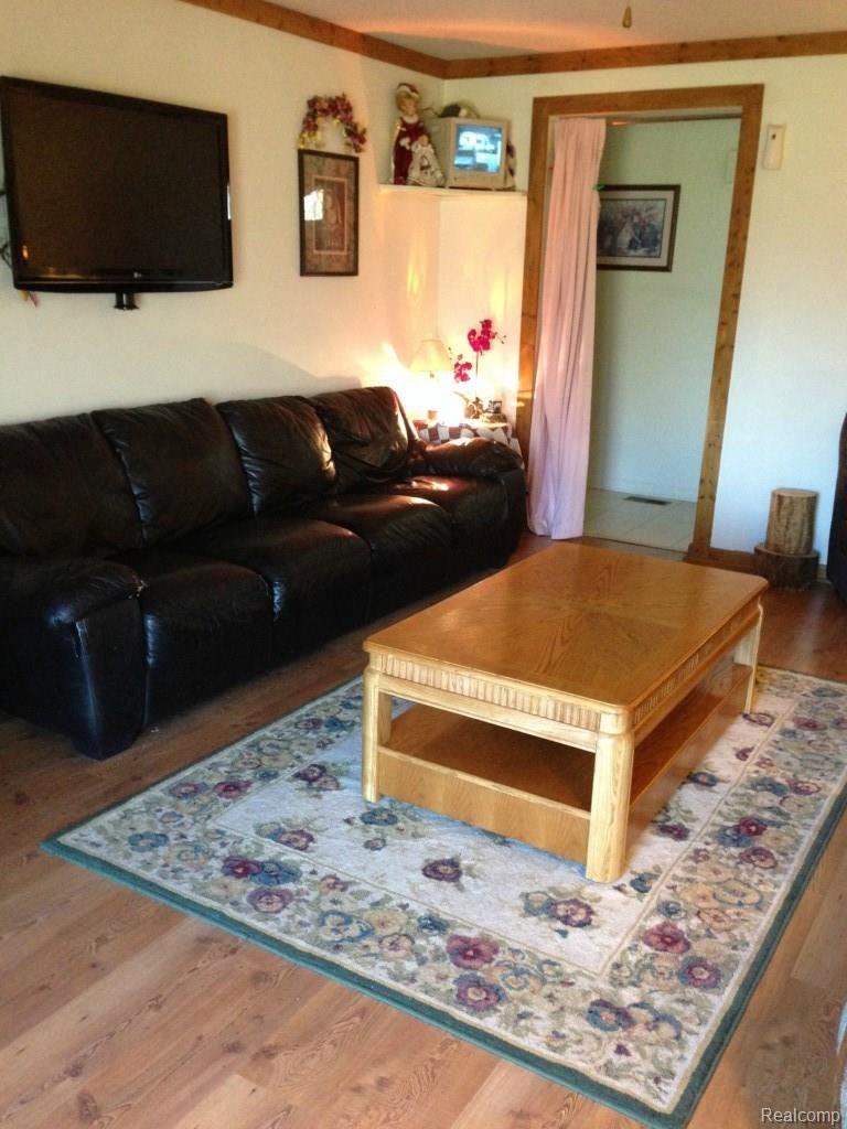 4124 North Henderson Road Davison, MI 48423 - Photo 9 of 25 Living Room