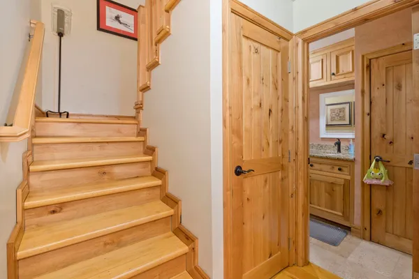 $820,000 | 2252 Meridian Boulevard, Unit 32, Mammoth Lakes, CA 93546