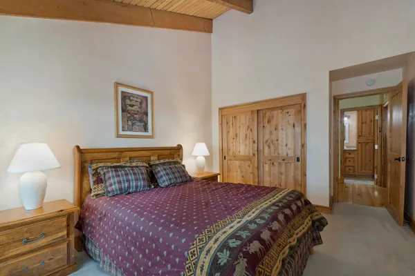 $820,000 | 2252 Meridian Boulevard, Unit 32, Mammoth Lakes, CA 93546