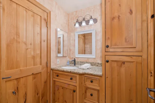 $820,000 | 2252 Meridian Boulevard, Unit 32, Mammoth Lakes, CA 93546