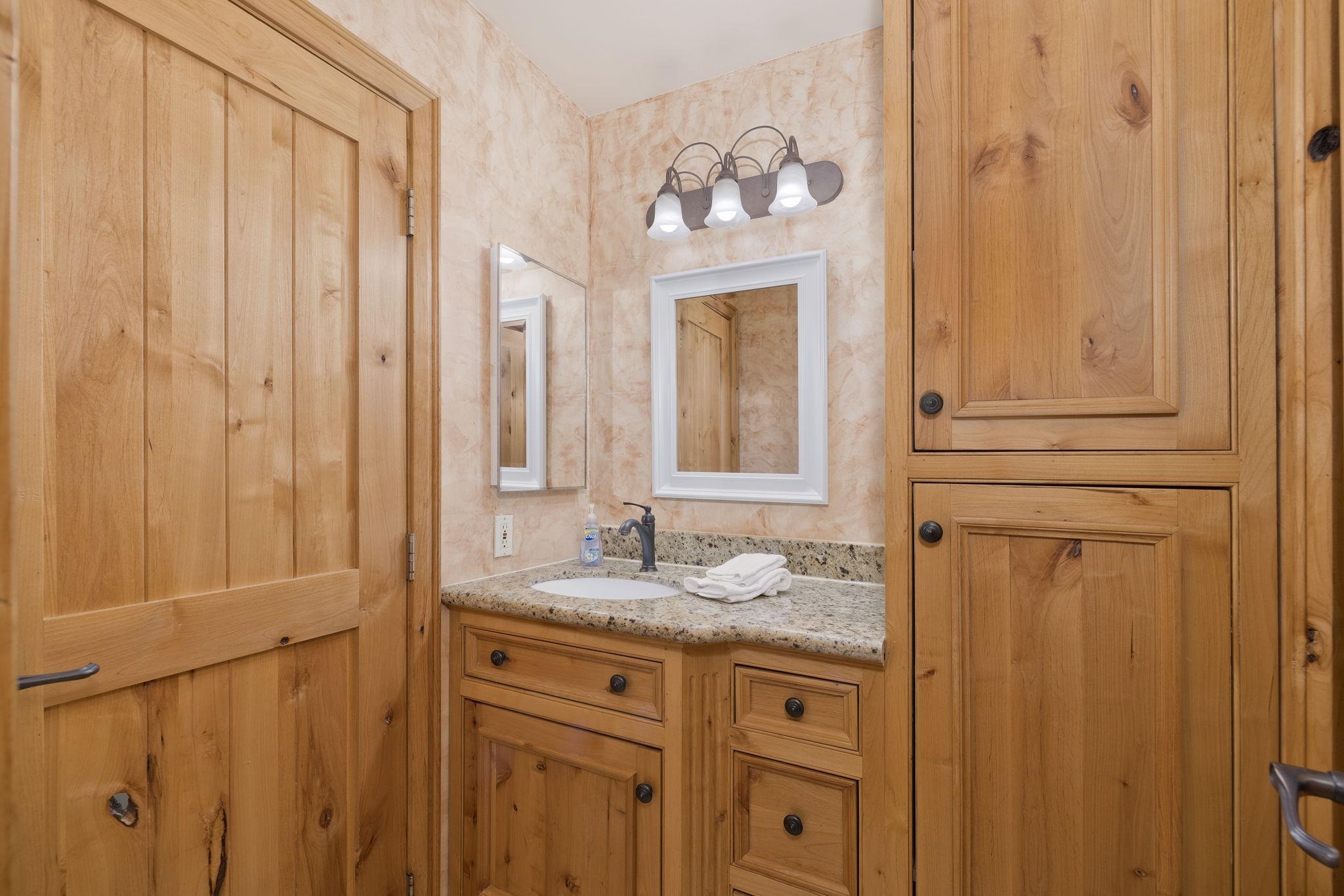 2252 Meridian Boulevard, Unit 32 Mammoth Lakes, CA 93546 - Photo 16 of 31