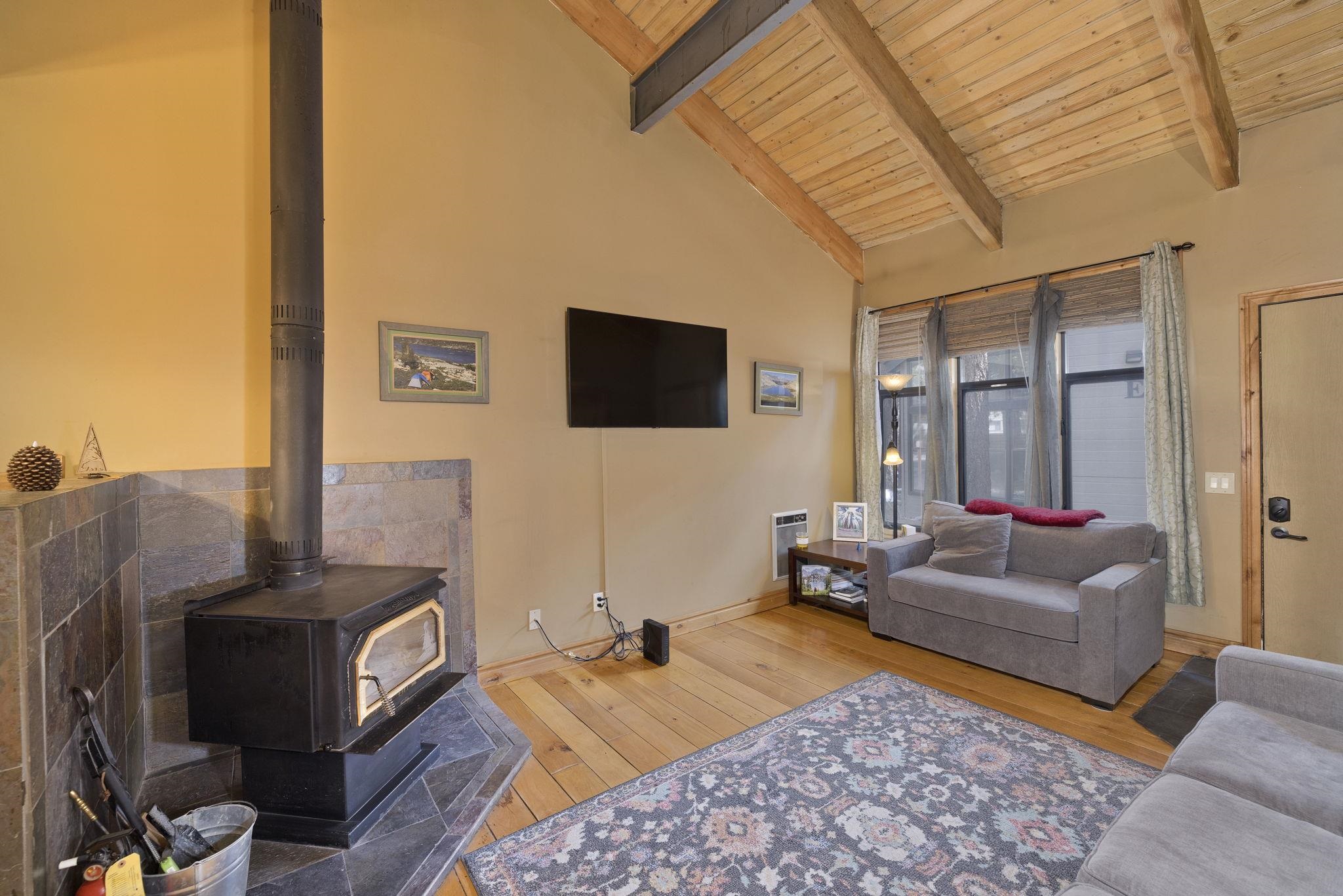 2252 Meridian Boulevard, Unit 32 Mammoth Lakes, CA 93546 - Photo 4 of 31